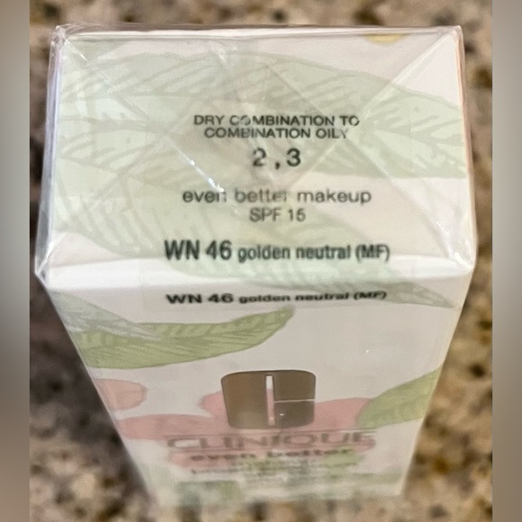 CLINIQUE Even Better Makeup Broad Spectrum SPF 15 Foundation-golden neutral. - Picture 3 of 3